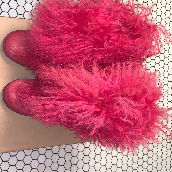 Bearpaw Fluffy Boots - Picture 2 of 2